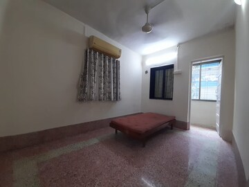 Room in 2 BHK Apartment at Goregaon East – for Rent