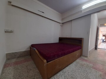 Bedroom in 2 BHK Apartment at Goregaon East – for Rent