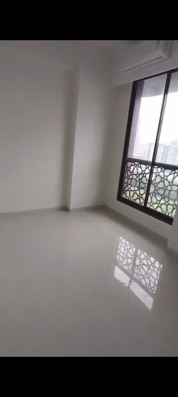 Room in 2 BHK Apartment at Alamdar The Auro, Lower Parel – for Rent