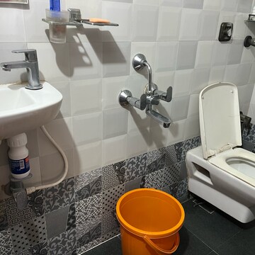 Attached Bathroom in 1.5 BHK Apartment at Shankar Tower, Sanpada Sector 1 – for Rent