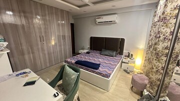 Team Area in 4 BHK Builder Floor at Ardee City, Sector 52 – for Rent