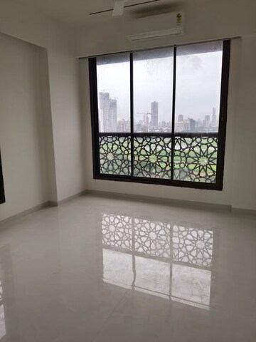 Room in 2 BHK Apartment at Alamdar The Auro, Lower Parel – for Rent