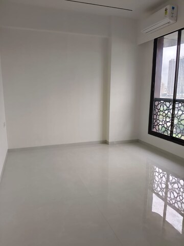 Room in 2 BHK Apartment at Alamdar The Auro, Lower Parel – for Rent