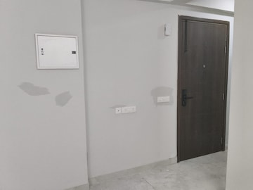 Room in 2 BHK Apartment at Signature Global City, Sector 37d – for Rent