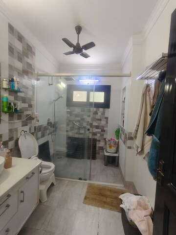 Team Area in 6+ BHK Independent House at RWA Apartments Sector 19, Sector 19 – for Sale