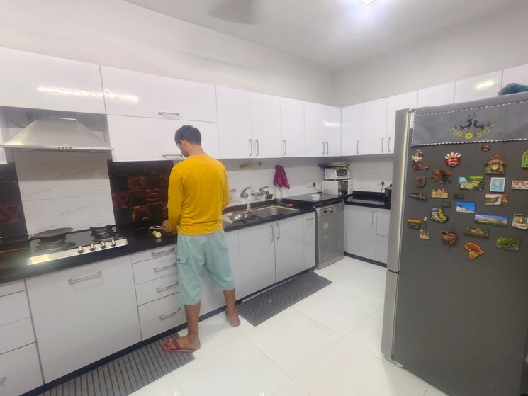 Balcony, rwa-apartments-sector-19 6+ Bedroom 180 Sq.Mt. Independent House In Sector 19 Noida 9126393