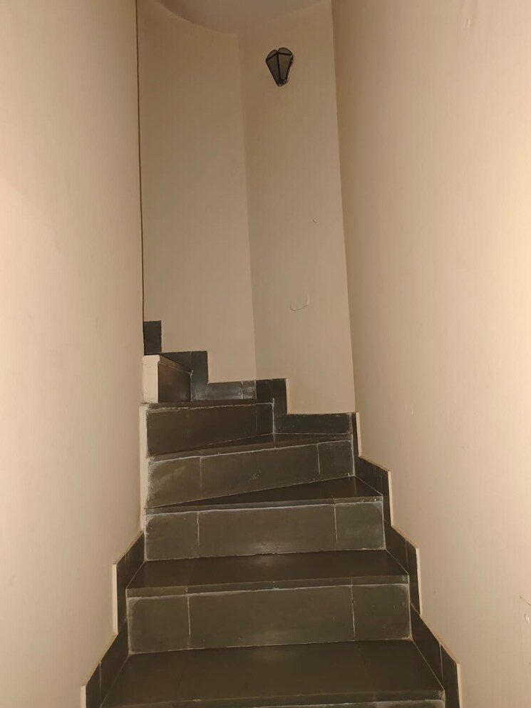 undefined, rwa-apartments-sector-19 6+ Bedroom 180 Sq.Mt. Independent House In Sector 19 Noida 9126393