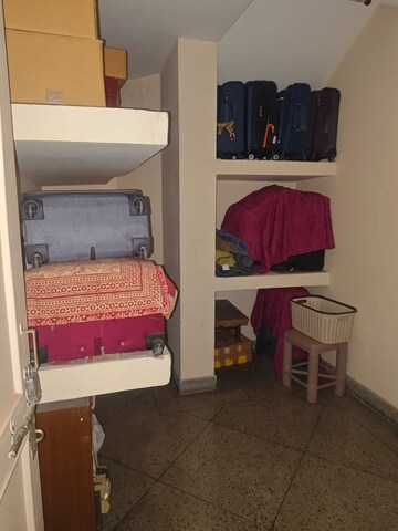 Team Area in 6+ BHK Independent House at RWA Apartments Sector 19, Sector 19 – for Sale