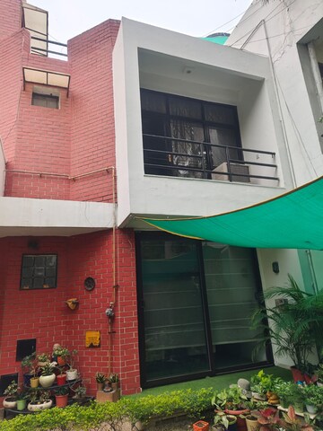 6+ BHK Independent House – Exterior View View at RWA Apartments Sector 19, Sector 19 - for Sale