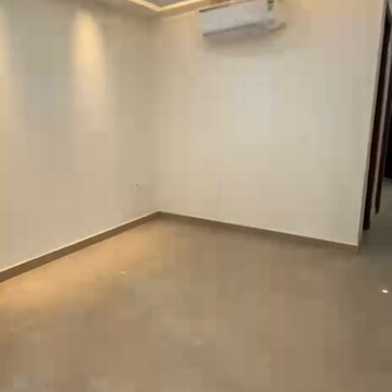Room in 3 BHK Builder Floor at Sector 56 – for Rent