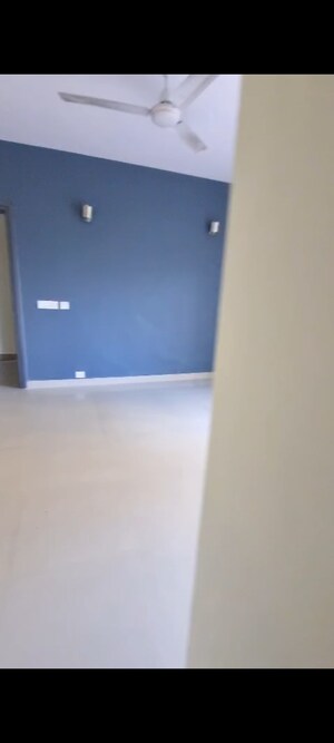 Room in 3.5 BHK Apartment at BPTP Park Grandeura, Sector 82 – for Sale