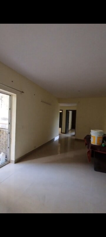 Room in 3.5 BHK Apartment at BPTP Park Grandeura, Sector 82 – for Sale