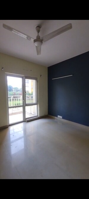 Room in 3.5 BHK Apartment at BPTP Park Grandeura, Sector 82 – for Sale