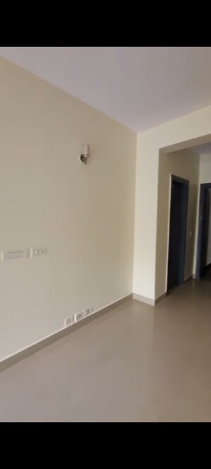 Room in 3.5 BHK Apartment at BPTP Park Grandeura, Sector 82 – for Sale