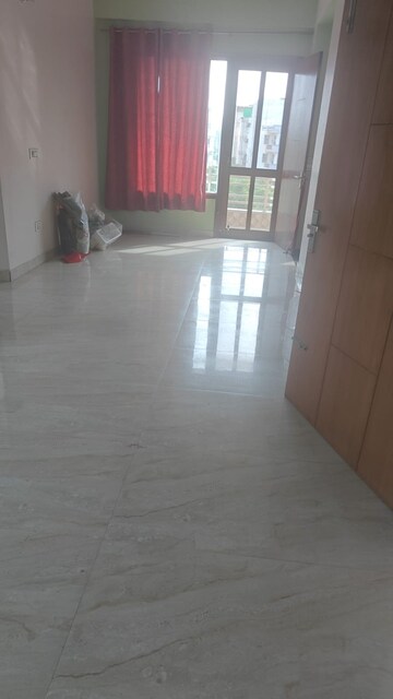 Room in 3 BHK Apartment at Ardee Mall, Sector 52 – for Rent