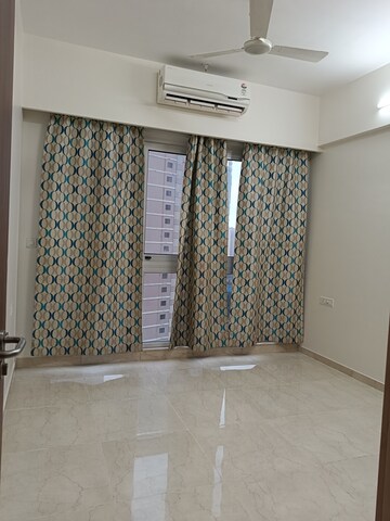 Room in 2 BHK Apartment at LnT Realty Crescent Bay, Parel – for Rent