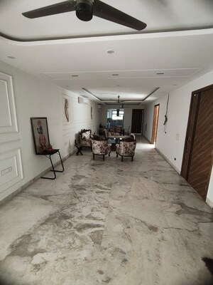 Parking in 6+ BHK Independent House at Eldeco Ananda, Sector 48 – for Sale