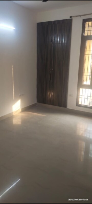 Room in 3 BHK Apartment at SRS Royal Hills, Sector 87 – for Rent