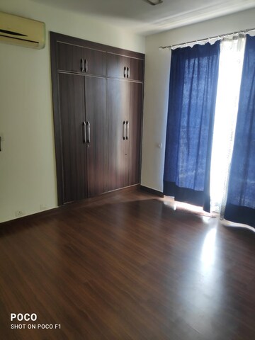 Room in 3 BHK Apartment at Sector 66 – for Rent