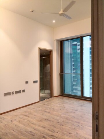 Room in 4 BHK Apartment at Rustomjee Crown, Prabhadevi – for Rent