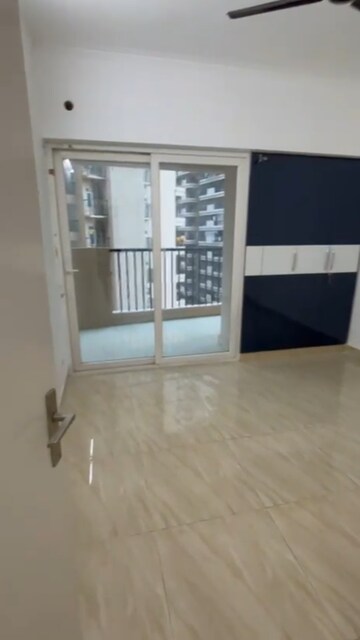 Room in 3 BHK Apartment at Gaur City 2 - 14th Avenue, Sector 16c Greater Noida – for Sale