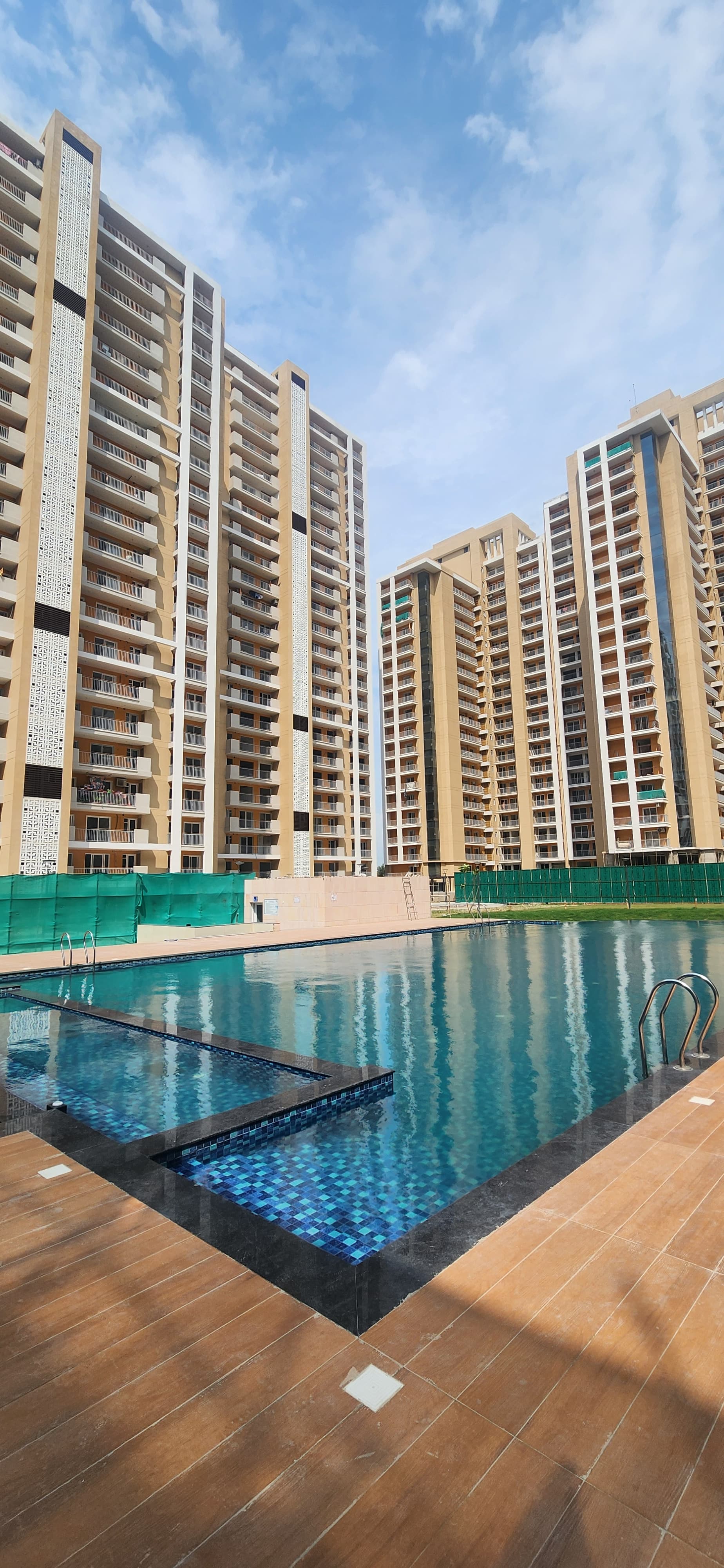 3.5 BHK + Servant Room Apartment For Sale in Rishita Mulberry Heights