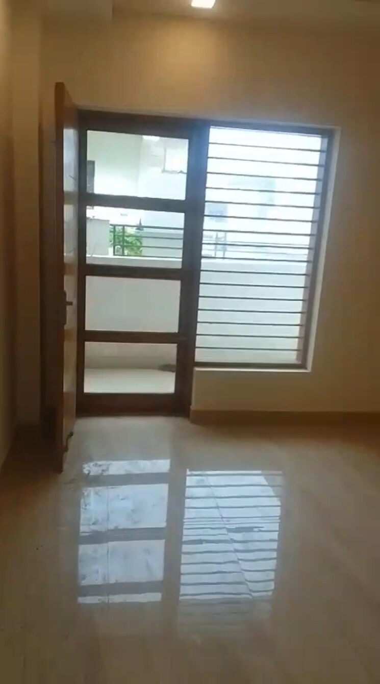 Room, klj-greens 3 Bedroom 190 Sq.Yd. Builder Floor In Sector 77 Faridabad 9126673