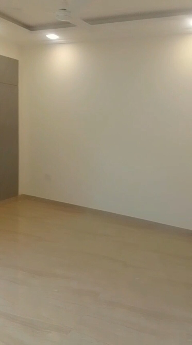 Room, klj-greens 3 Bedroom 190 Sq.Yd. Builder Floor In Sector 77 Faridabad 9126673