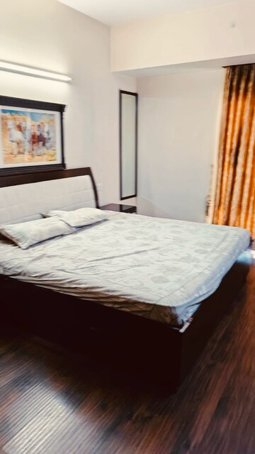 Bedroom in 4 BHK Apartment at DLF Windsor Court, Dlf Phase iv – for Rent