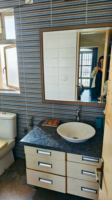 Bathroom in 4 BHK Apartment at DLF Windsor Court, Dlf Phase iv – for Rent