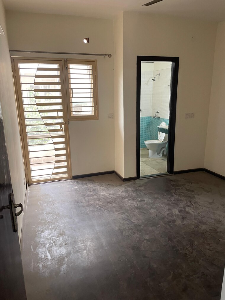 Room, bptp-park-81 3.5 Bedroom 275 Sq.Yd. Apartment In Sector 81 Faridabad 9126672