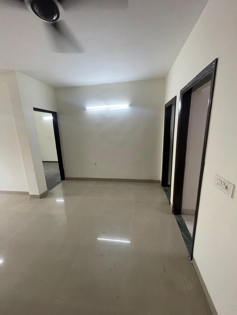 Room, bptp-park-81 3.5 Bedroom 275 Sq.Yd. Apartment In Sector 81 Faridabad 9126672