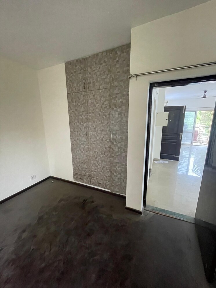 Room, bptp-park-81 3.5 Bedroom 275 Sq.Yd. Apartment In Sector 81 Faridabad 9126672