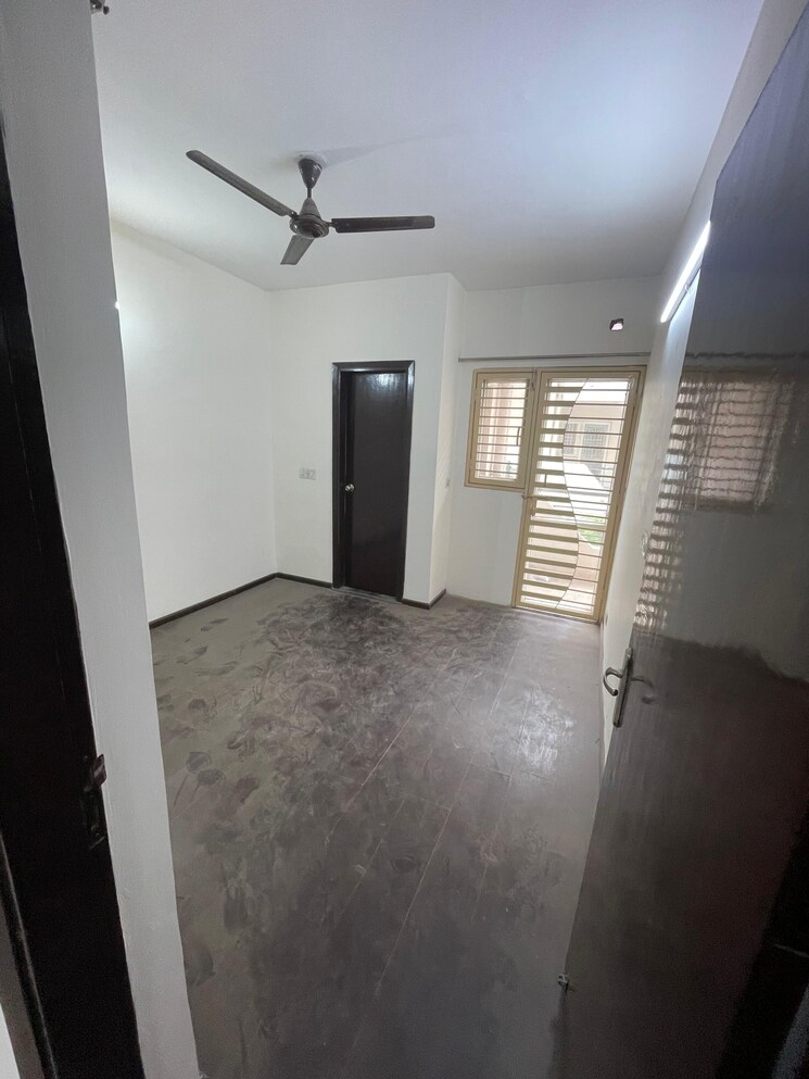 Room, bptp-park-81 3.5 Bedroom 275 Sq.Yd. Apartment In Sector 81 Faridabad 9126672
