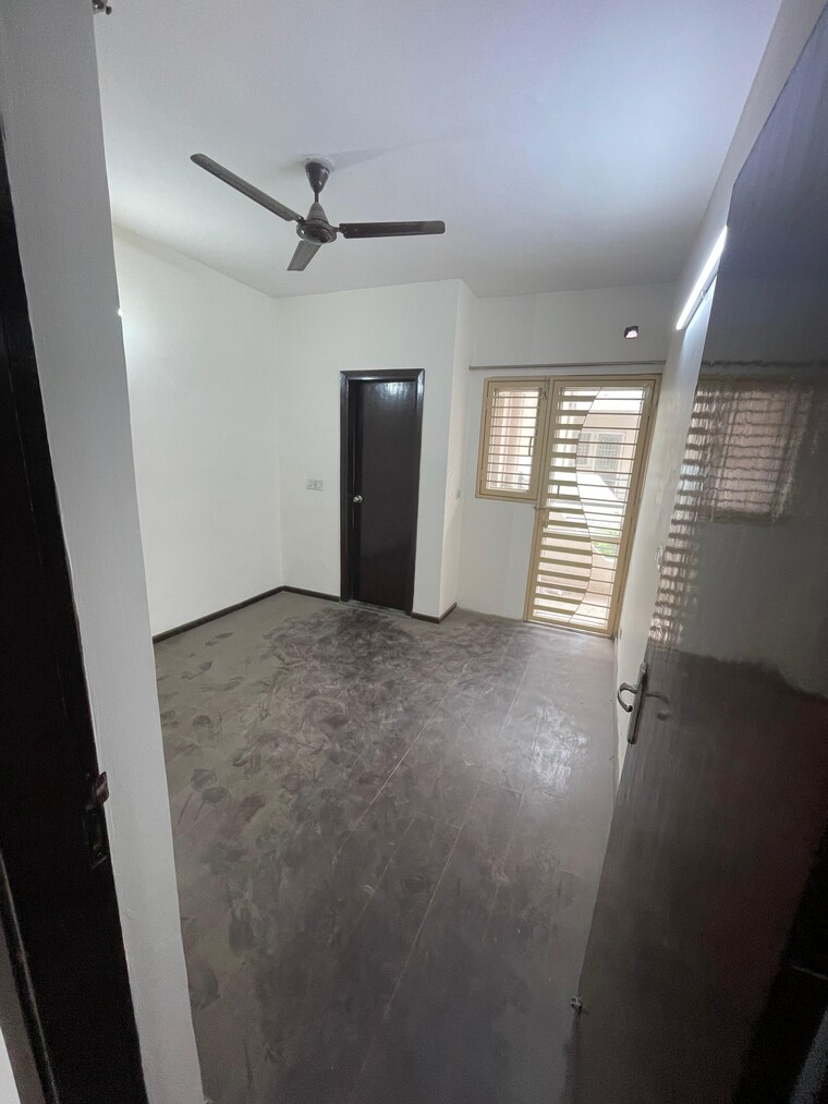 Room, bptp-park-81 3.5 Bedroom 275 Sq.Yd. Apartment In Sector 81 Faridabad 9126672