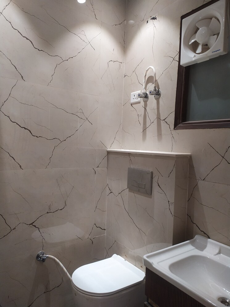 Bathroom, pratap-vihar-gda-flats 2 Bedroom 700 Sq.Ft. Builder Floor In Pratap Vihar Ghaziabad 9126896