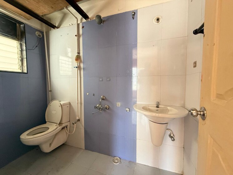 Bathroom, sun city 2 Bedroom 900 Sq.Ft. Apartment In Sun City Pune 9126770