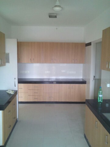 Kitchen in 3 BHK Apartment at DLF Windsor Court, Dlf Phase iv – for Rent