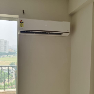 Room in 3 BHK Apartment at DLF New Town Heights I, Sector 90 – for Rent