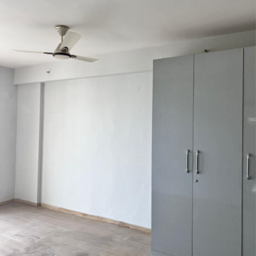 Room in 3 BHK Apartment at DLF New Town Heights I, Sector 90 – for Rent