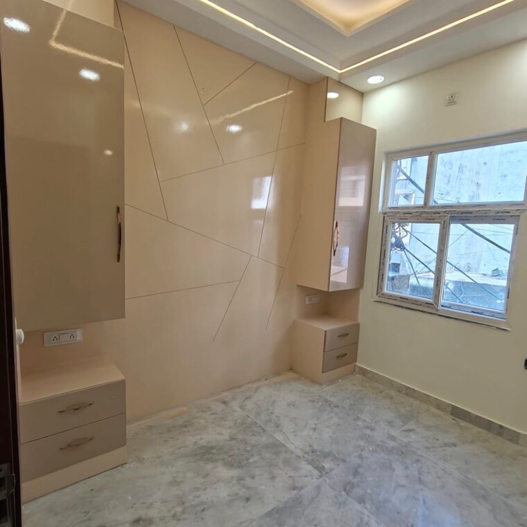 Room, rohini sector 24 3 Bedroom 900 Sq.Ft. Builder Floor In Rohini Sector 24 Delhi 9126787