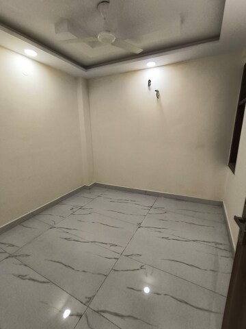Room in 3.5 BHK Builder Floor at Govindpuri – for Rent