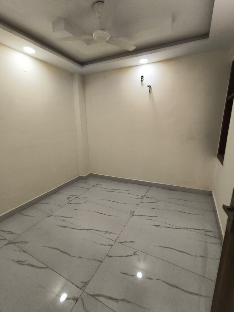 Room, govindpuri 3.5 Bedroom 850 Sq.Ft. Builder Floor In Govindpuri Delhi 9126799