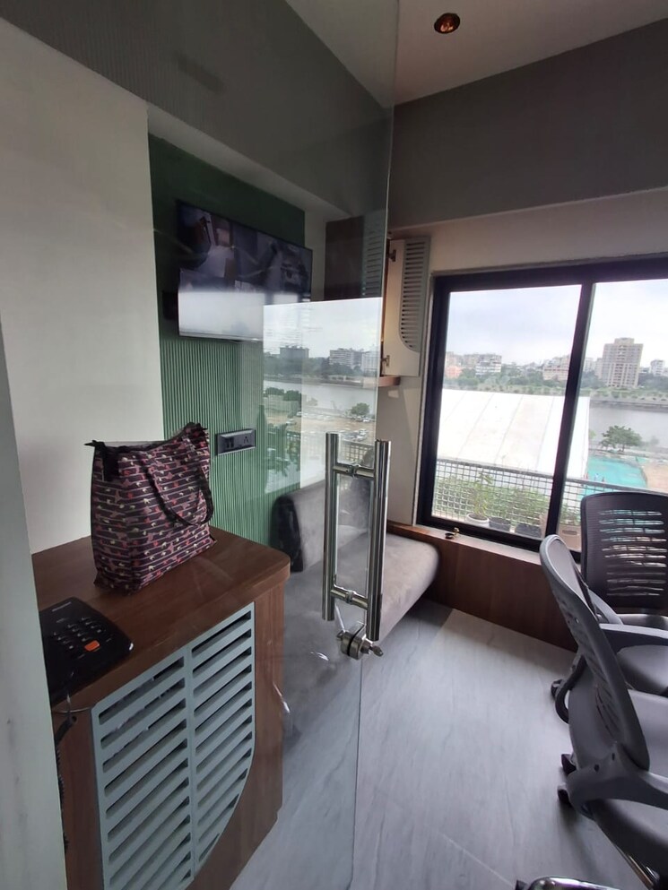 Team Area, sun-westbank Commercial Office Space 940 Sq.Ft. In Navrangpura Ahmedabad 9126803