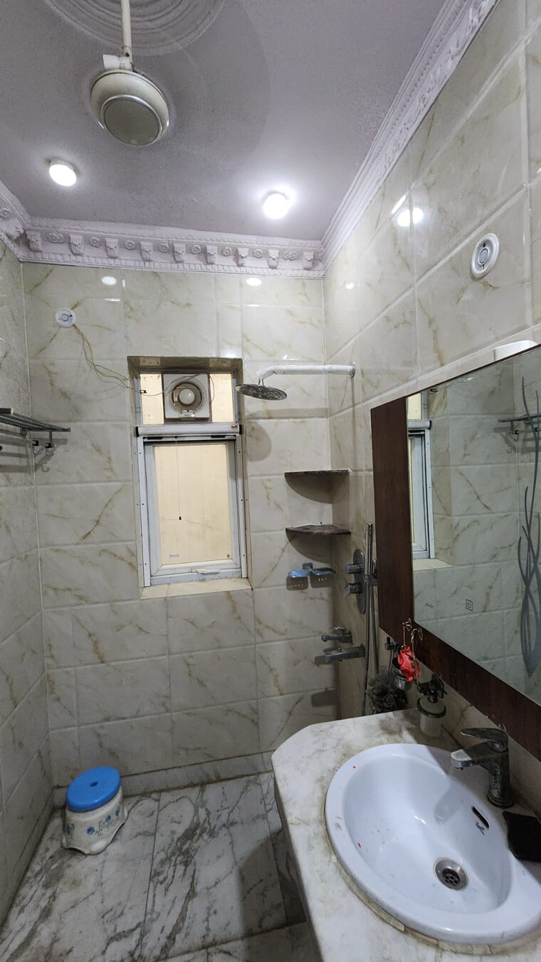 Bathroom, rwa-apartments-sector-52 6+ Bedroom 450 Sq.Ft. Villa In Sector 52 Noida 9126847