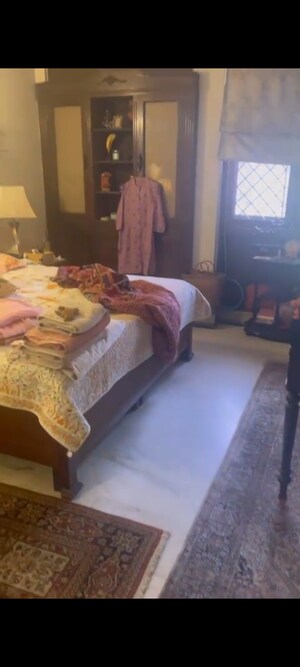 Bedroom in 5 BHK Apartment at Defence Colony – for Sale
