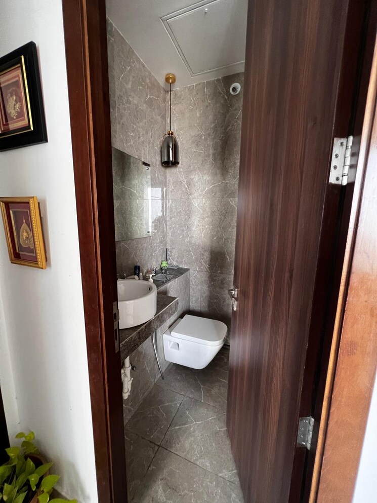 Bathroom, runwals-the-reserve 4 Bedroom 1900 Sq.Ft. Apartment In Worli Mumbai 9126830