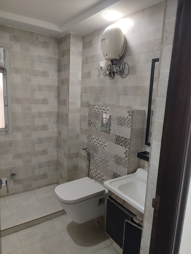 Bathroom, rps-green-valley 3 Bedroom 1520 Sq.Ft. Apartment In Sector 42 Faridabad 9126859
