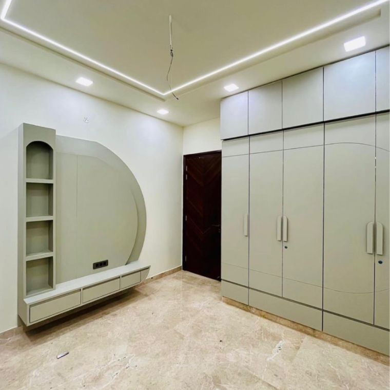 Room, rohini sector 24 3 Bedroom 1100 Sq.Ft. Builder Floor In Rohini Sector 24 Delhi 9126852