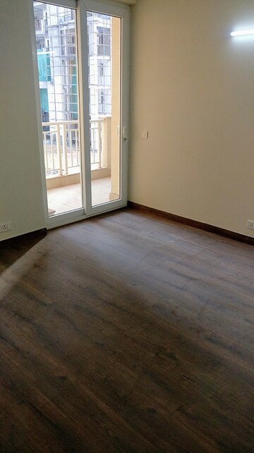 Room in 4 BHK Apartment at Emaar Palm Hills, Sector 77 – for Rent